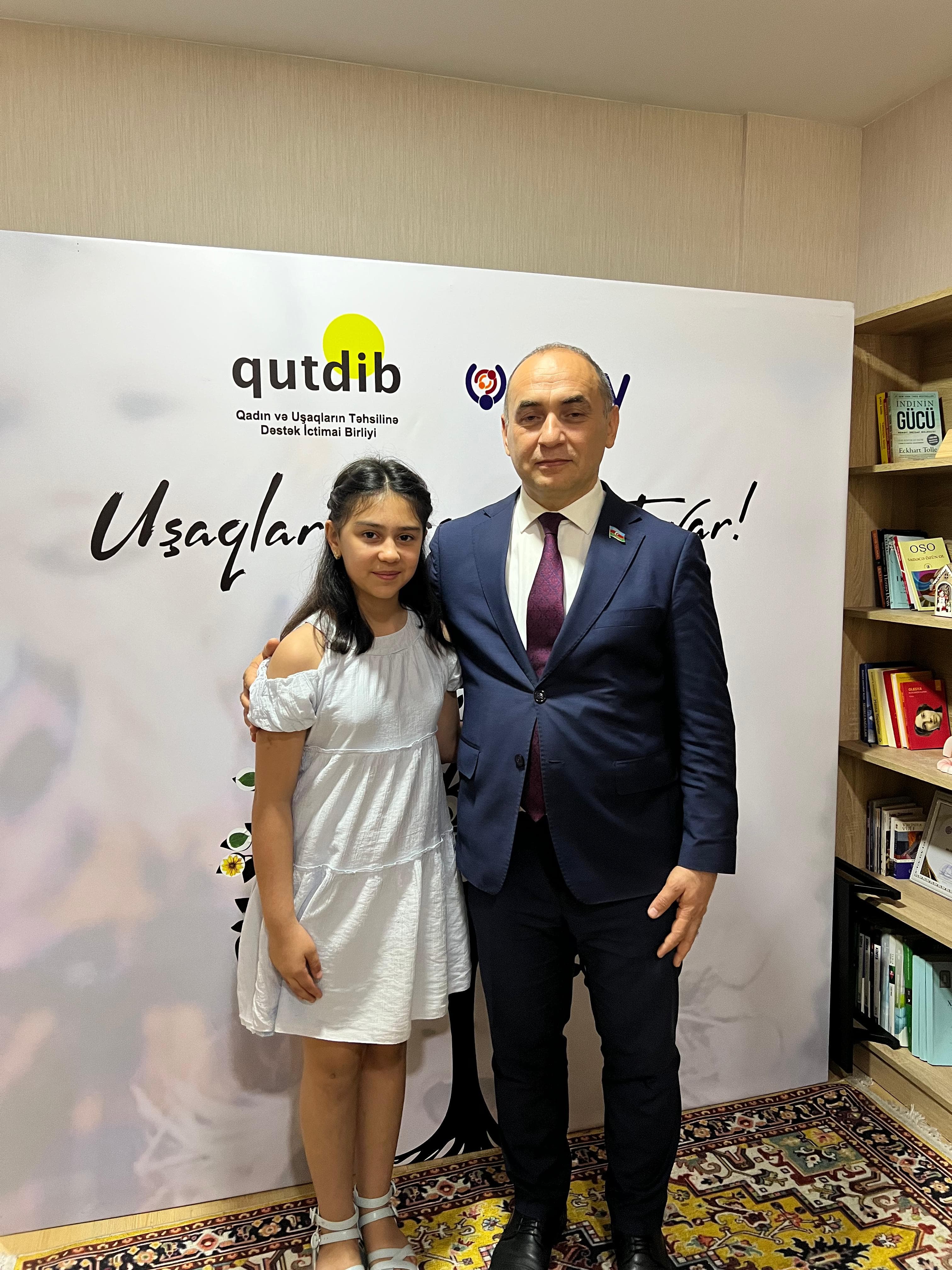 Balaca vətəndaşlarla böyük söhbət: Millət vəkili yay məktəbində (FOTO)